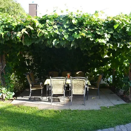 Weinbauernhof Loescher *